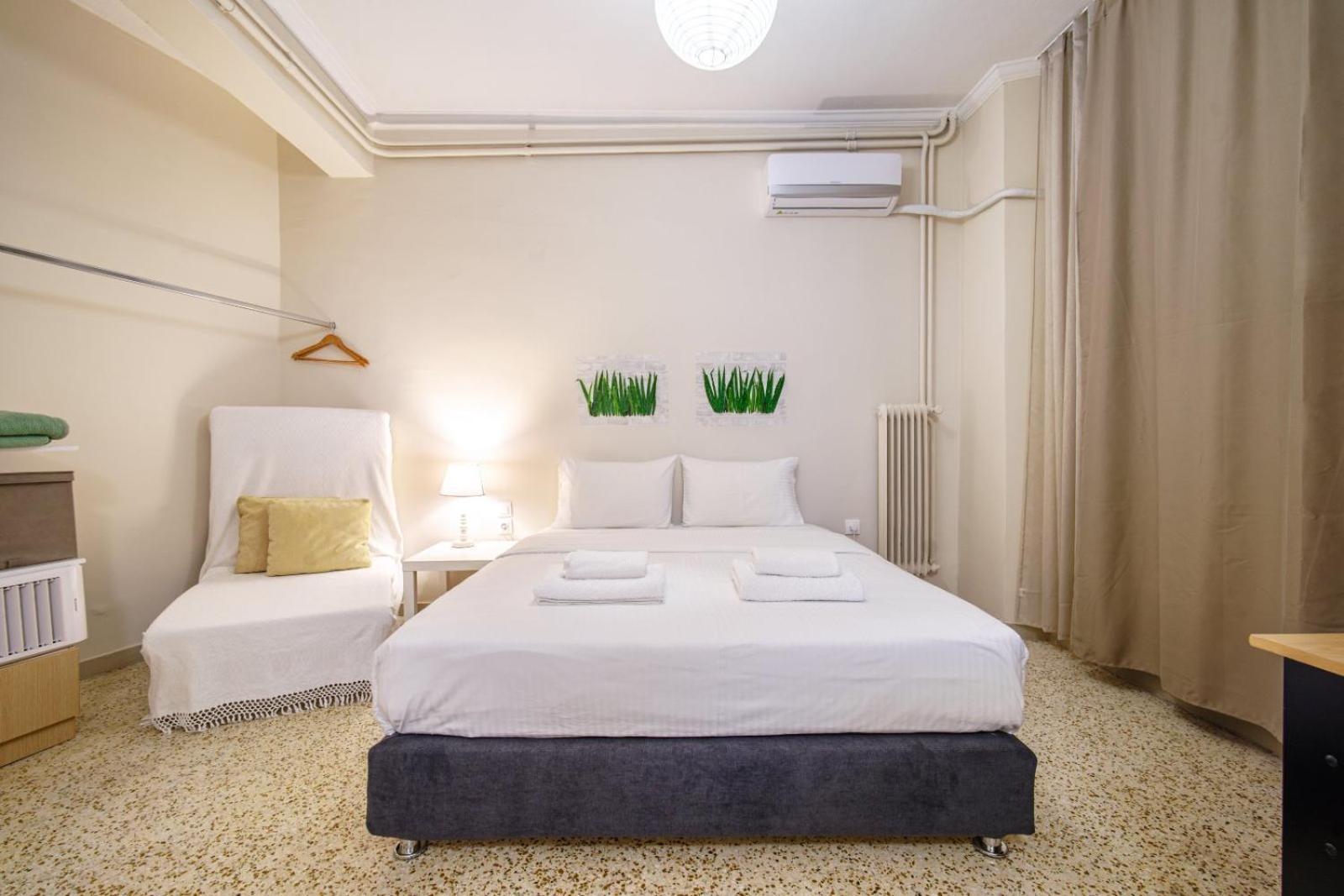 Filopappou Decent Apartment Атина Стая снимка