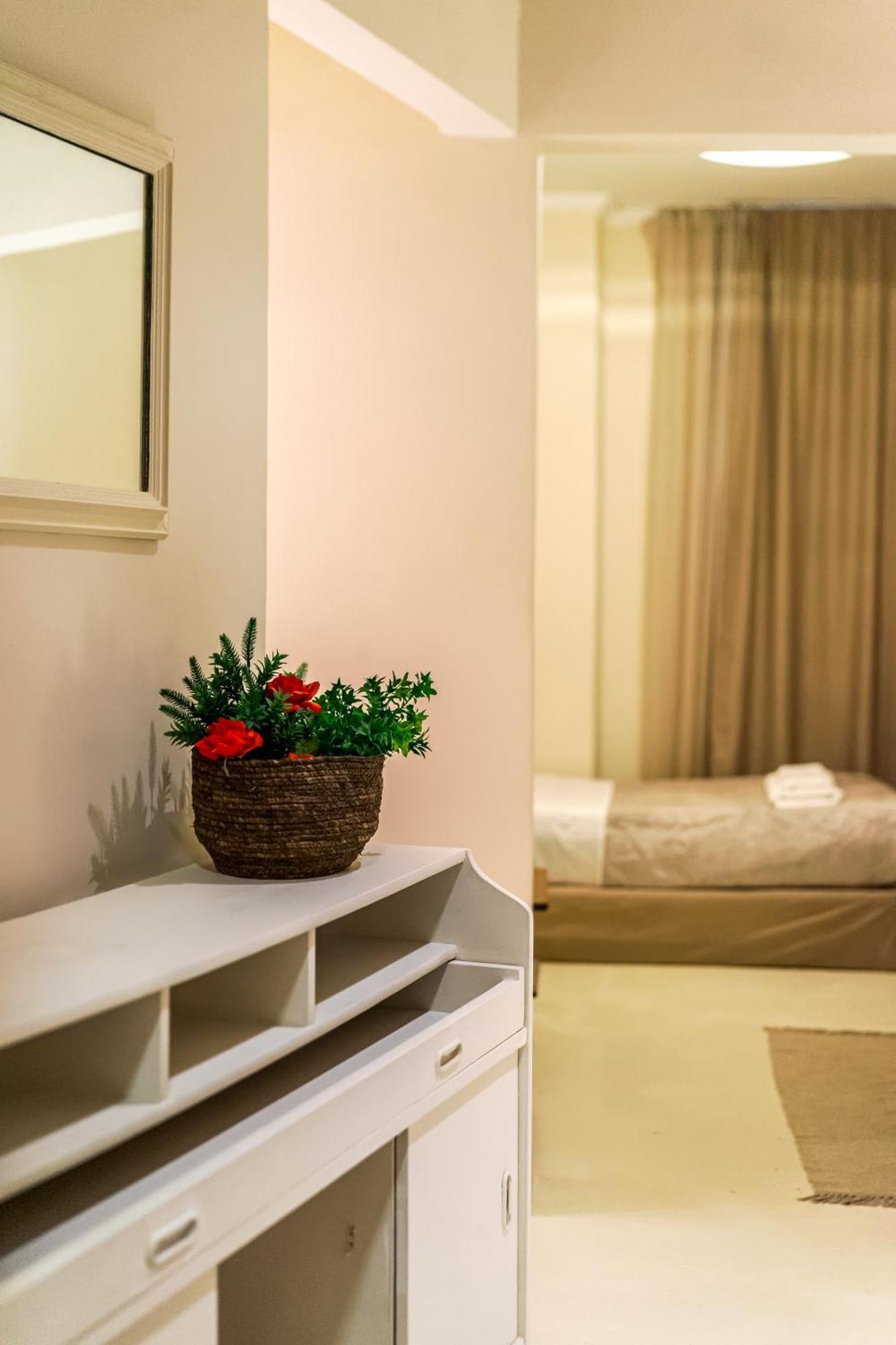Filopappou Decent Apartment Атина Екстериор снимка