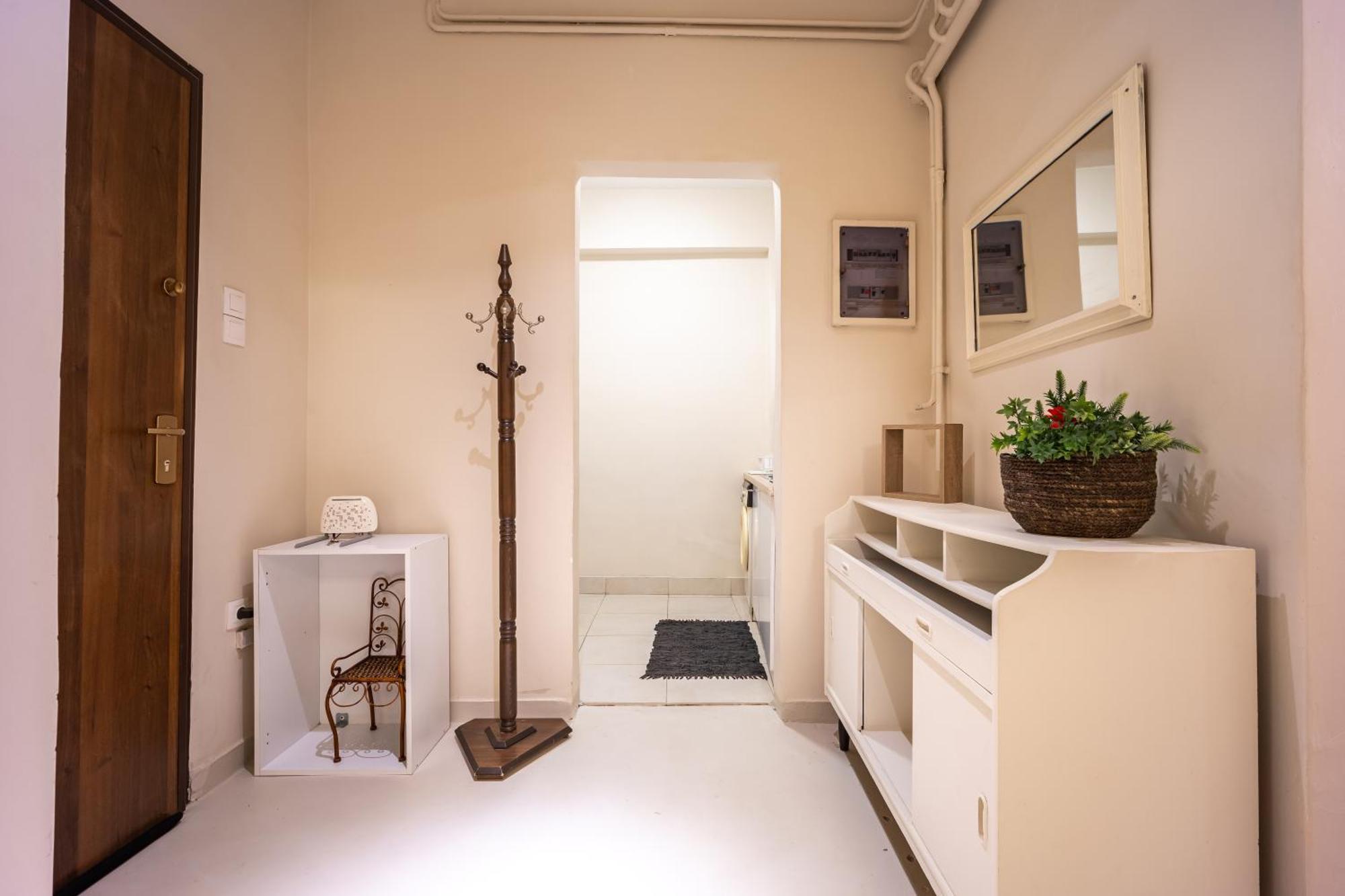 Filopappou Decent Apartment Атина Екстериор снимка
