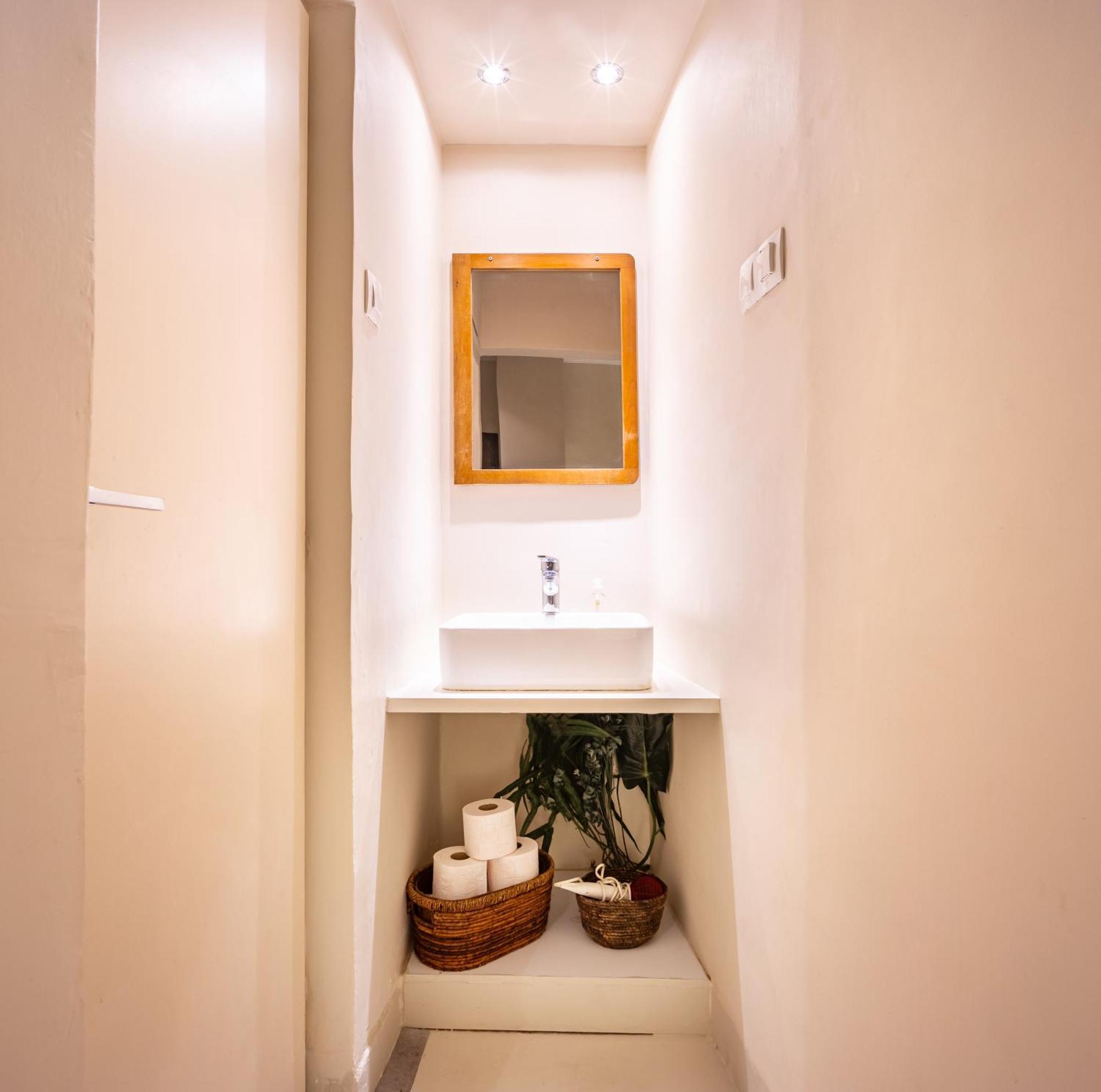 Filopappou Decent Apartment Атина Екстериор снимка